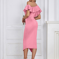Asymmetrisches, figurbetontes Midikleid mit Rüschenkragen | Rosa