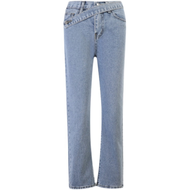 WW taillierte Jeans mit unregelmäßigem Gürtel in Distressed-Look