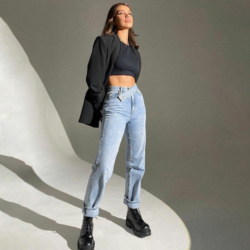 WW taillierte Jeans mit unregelmäßigem Gürtel in Distressed-Look