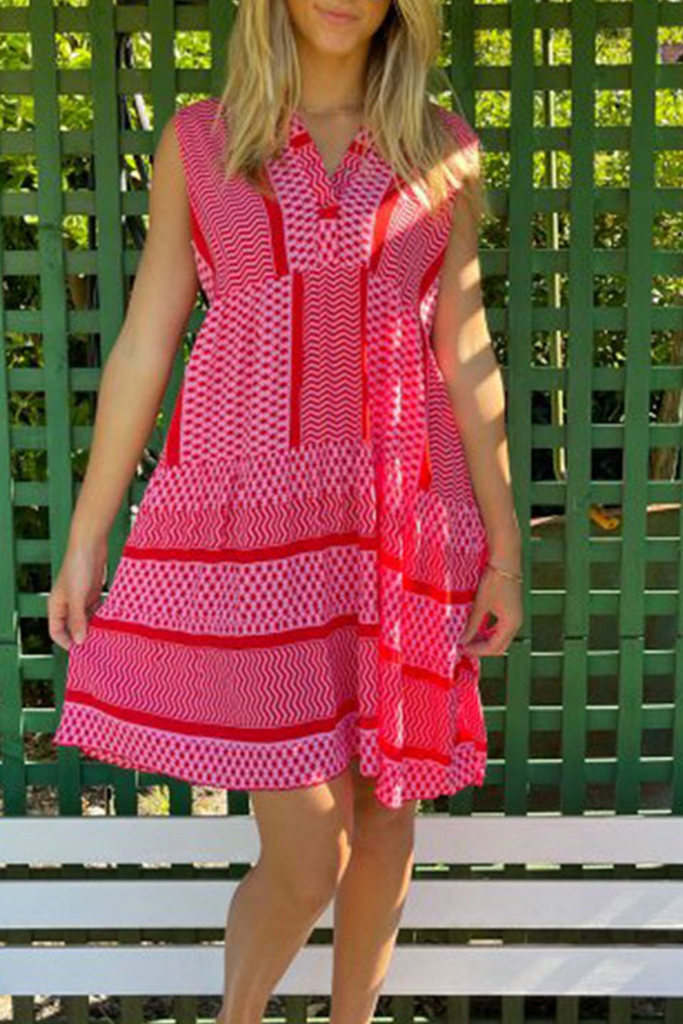 WW | Gerade Kleid mit V-Ausschnitt und gedrucktem Split Joint Design