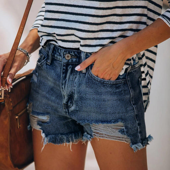 Damen Jeansshorts im lässigen Vintage-Stil mit fransigem Saum und modischen Rissdetails W&W Mode