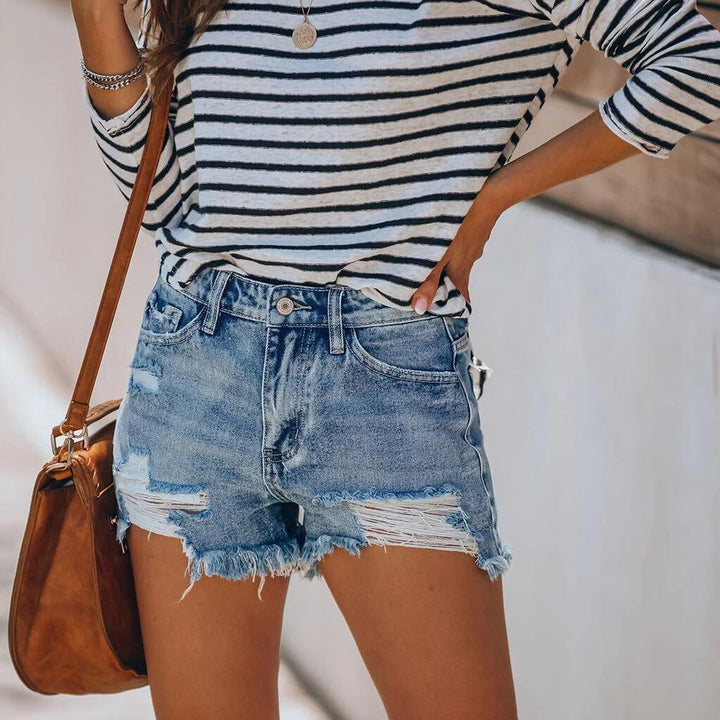 Damen Jeansshorts im lässigen Vintage-Stil mit fransigem Saum und modischen Rissdetails W&W Mode