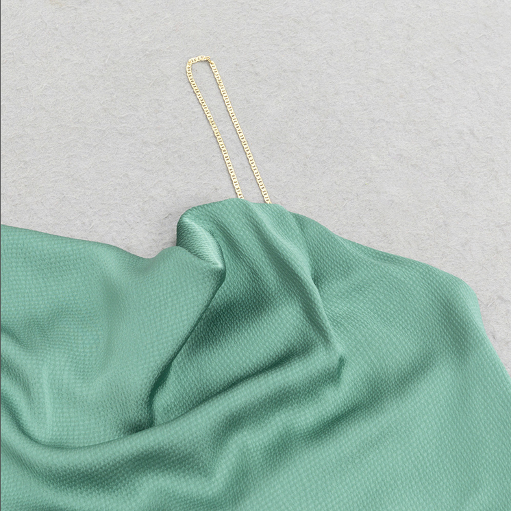 Asymmetrisches, figurbetontes Maxikleid mit hohem Schlitz | Grün