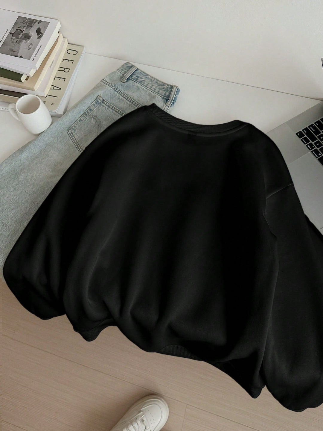 W&W Mode | Lässiges Leopard- und Kirschgrafik-Sweatshirt in Schwarz