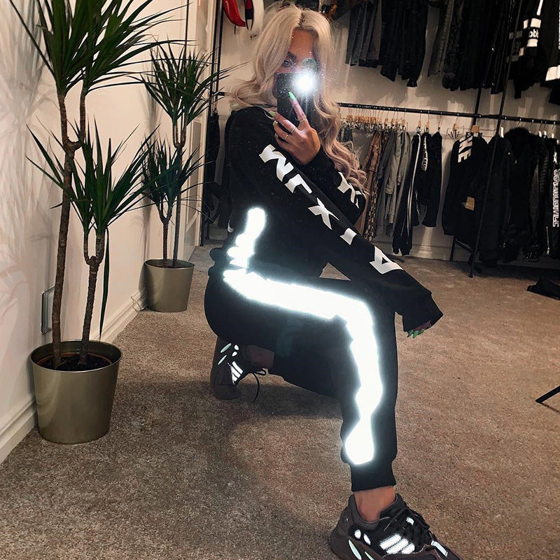 Damen Sportliches Jogginganzug mit reflektierenden Akzenten WW