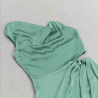 Asymmetrisches, figurbetontes Maxikleid mit hohem Schlitz | Grün