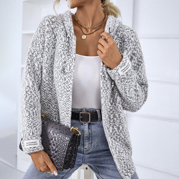 W&W Mode trifft Funktionalität: Entdecke Nora's Kapuzen-Cardigan