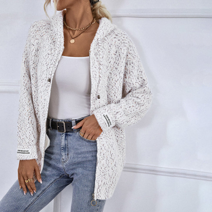 W&W Mode trifft Funktionalität: Entdecke Nora's Kapuzen-Cardigan