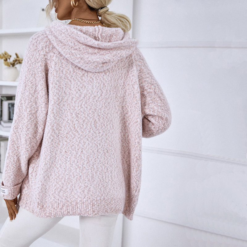 W&W Mode trifft Funktionalität: Entdecke Nora's Kapuzen-Cardigan
