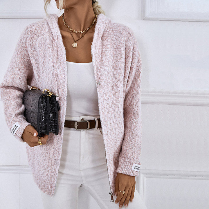 W&W Mode trifft Funktionalität: Entdecke Nora's Kapuzen-Cardigan