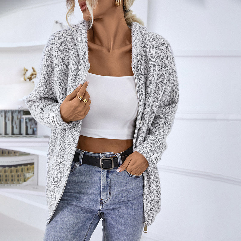W&W Mode trifft Funktionalität: Entdecke Nora's Kapuzen-Cardigan