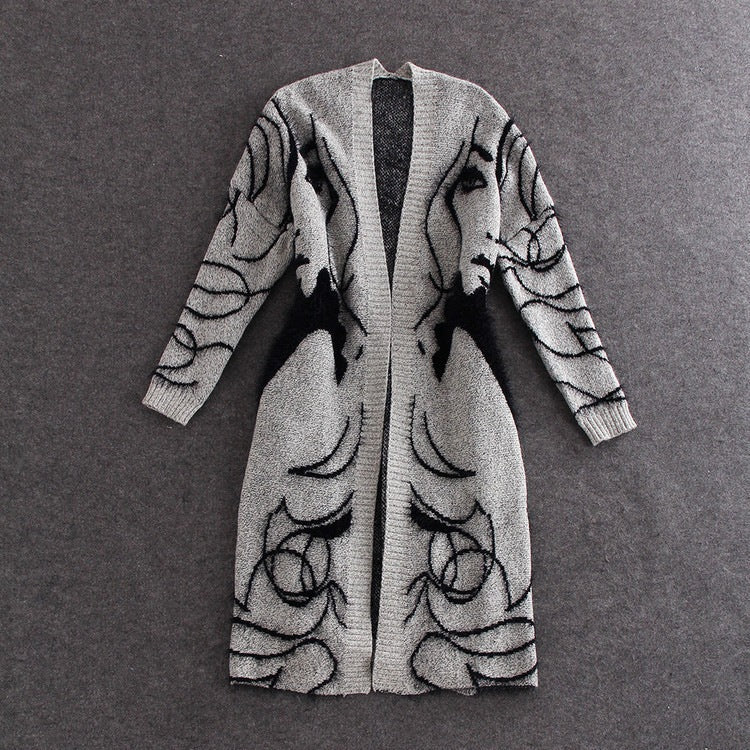 Damen Strickkleid mit künstlerischem Design und eleganter Silhouette W&W Mode
