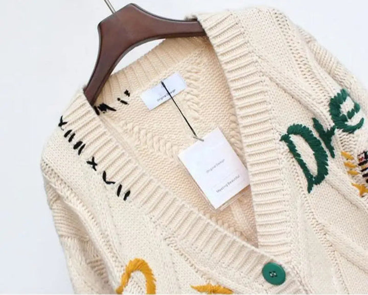 W&W Mode | Gestrickte V-Ausschnitt Damenjacke mit Stickerei