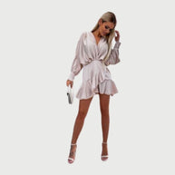 WW | Minikleid mit langen Ärmeln und Rüschen-Saum