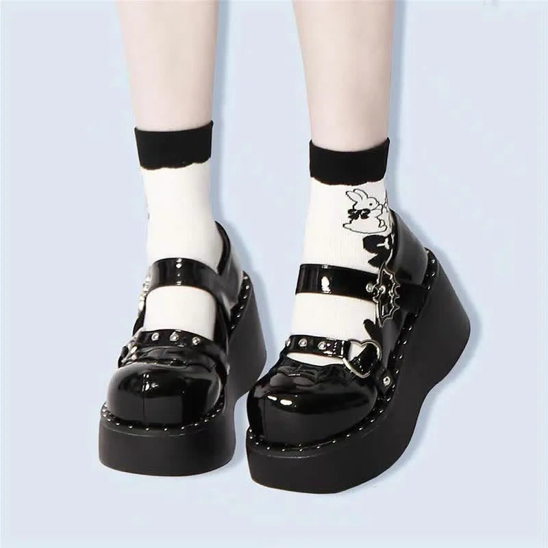 Damen-Mary-Jane-Schuhe mit Plateau, Herzschnalle und Gothic-Design