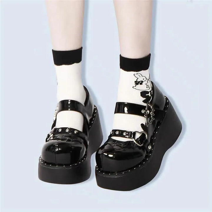 Damen-Mary-Jane-Schuhe mit Plateau, Herzschnalle und Gothic-Design