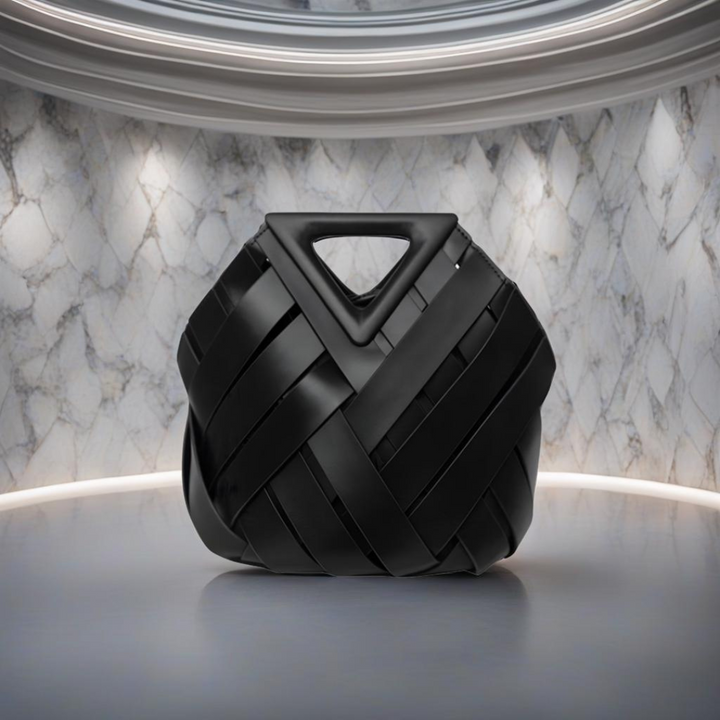 Kleine Damenhandtasche mit Kettenriemen