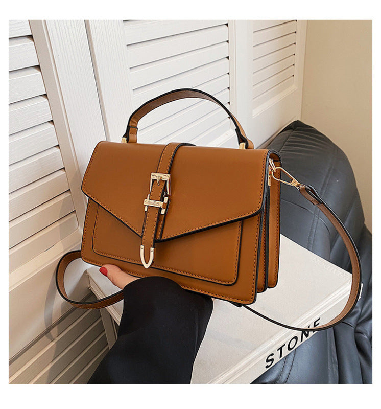 WW | Klassische Schultertasche mit Schnalle