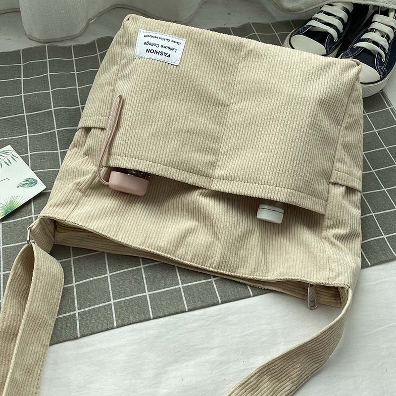 WW | Weite Corduroy Schultertasche
