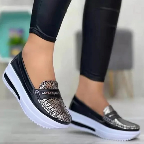 W&W Mode – glänzende Damen-Loafer aus Schlangenleder