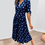 Kleid mit tiefem V-Ausschnitt und Polka Dots