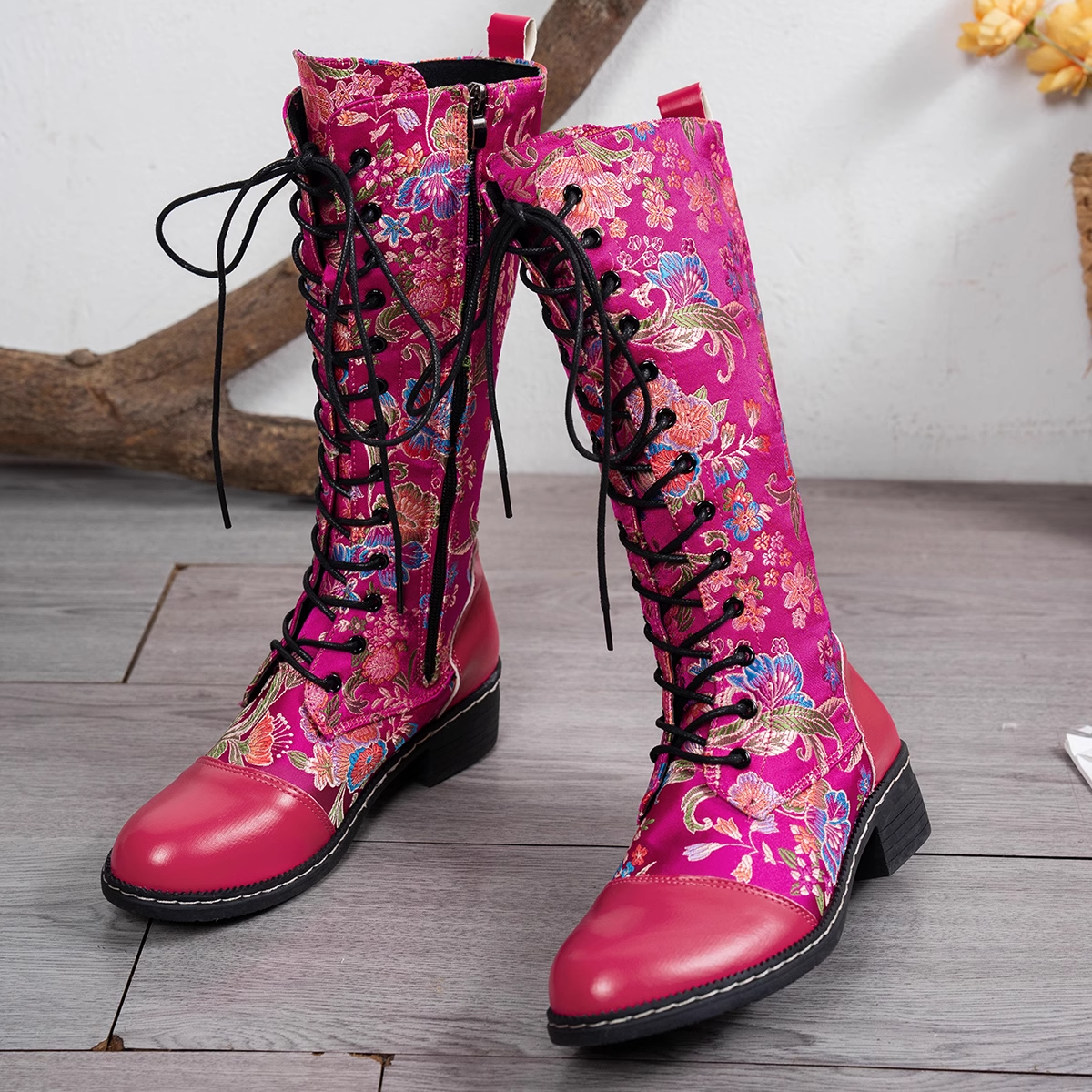 WW | Florale Stickerei Fuchsia Kunstleder Stiefel