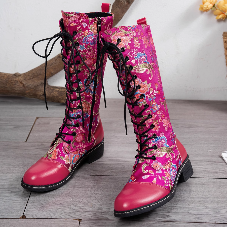 WW | Florale Stickerei Fuchsia Kunstleder Stiefel