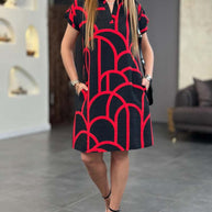 Kurzarm-midikleid mit reverslinien-print
