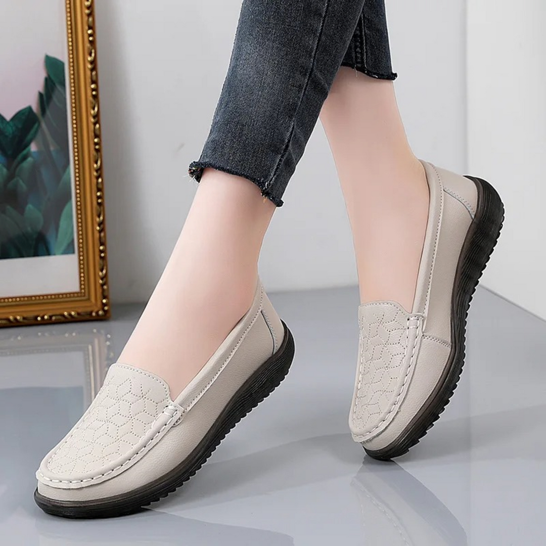 W&W Mode – Damen-Loafer aus Leder mit Reliefmuster