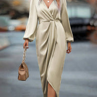 WW | Elegantes Kleid mit Laternenärmeln und V-Ausschnitt