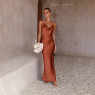 WW | Zeitlose Satin Damenkleid Mit Offenem Rücken Elegantes Design