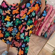 Noa - Lässiges Kleid mit Trompetenärmeln und Blumenmuster