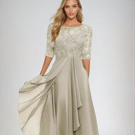 WW | Anmutiges Detailliertes Fließendes Kleid
