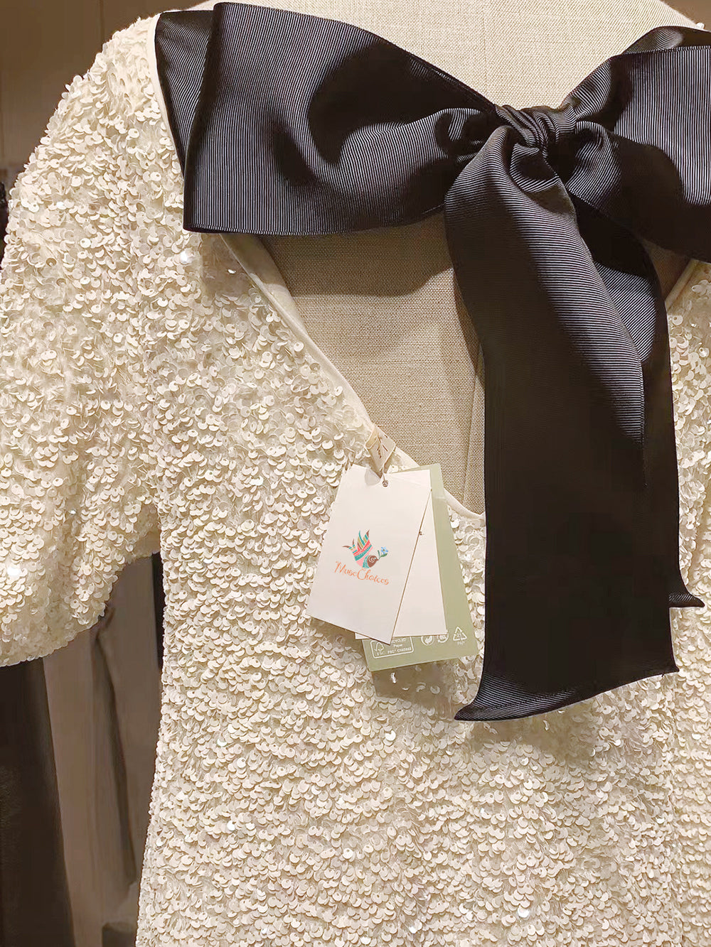 W&W Mode Kleid | Elegantes Glitzerkleid mit Schleifenverschluss am Rücken