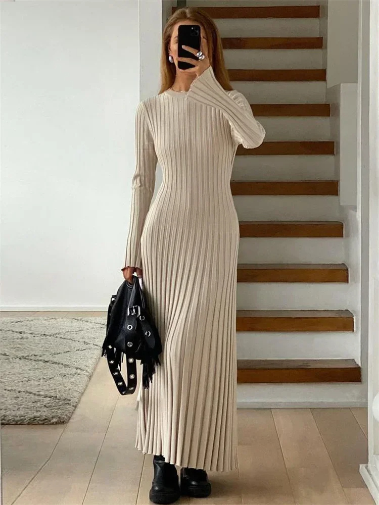 WW | Enganliegendes Langes Strickkleid mit Falten Design und Stretchstoff, Strick Damenkleid