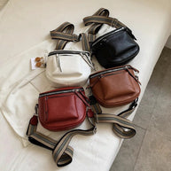 Handliche Schultertasche - praktische Crossbody-Tasche für unterwegs