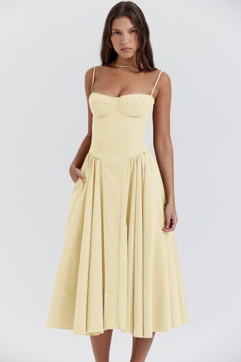 WW | Taillenformendes Sommerkleid