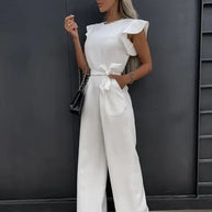 Eleganter Jumpsuit mit Rüschen und Gürtel