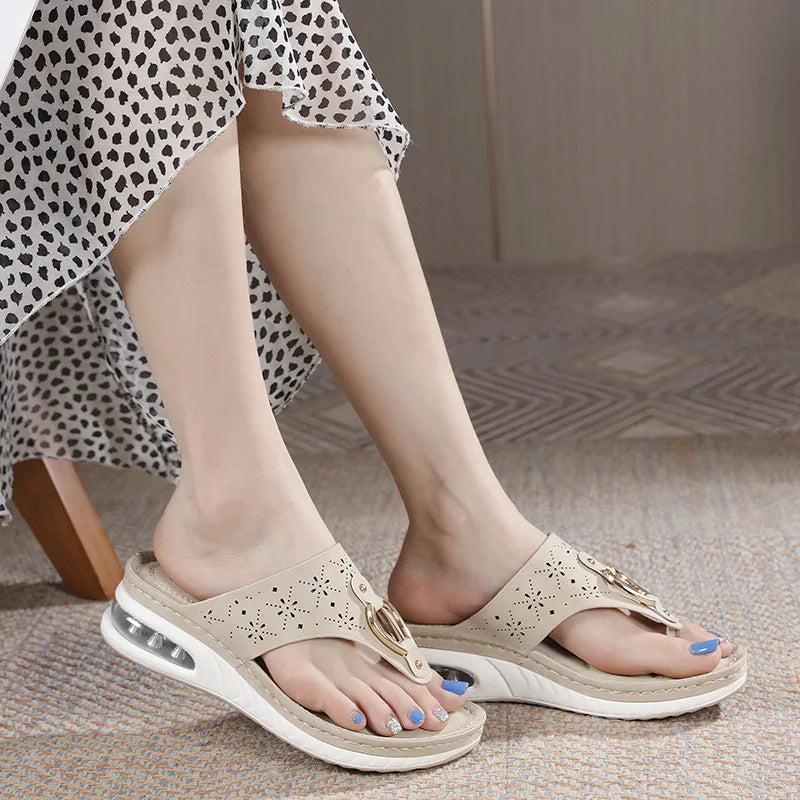 W&W Mode - Bequeme Flip-Flops mit Keilabsatz und Luftpolster