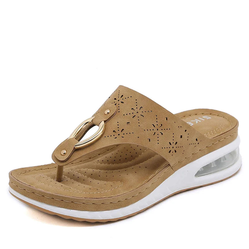 W&W - Bequeme Flip-Flops mit Keilabsatz und Luftpolster