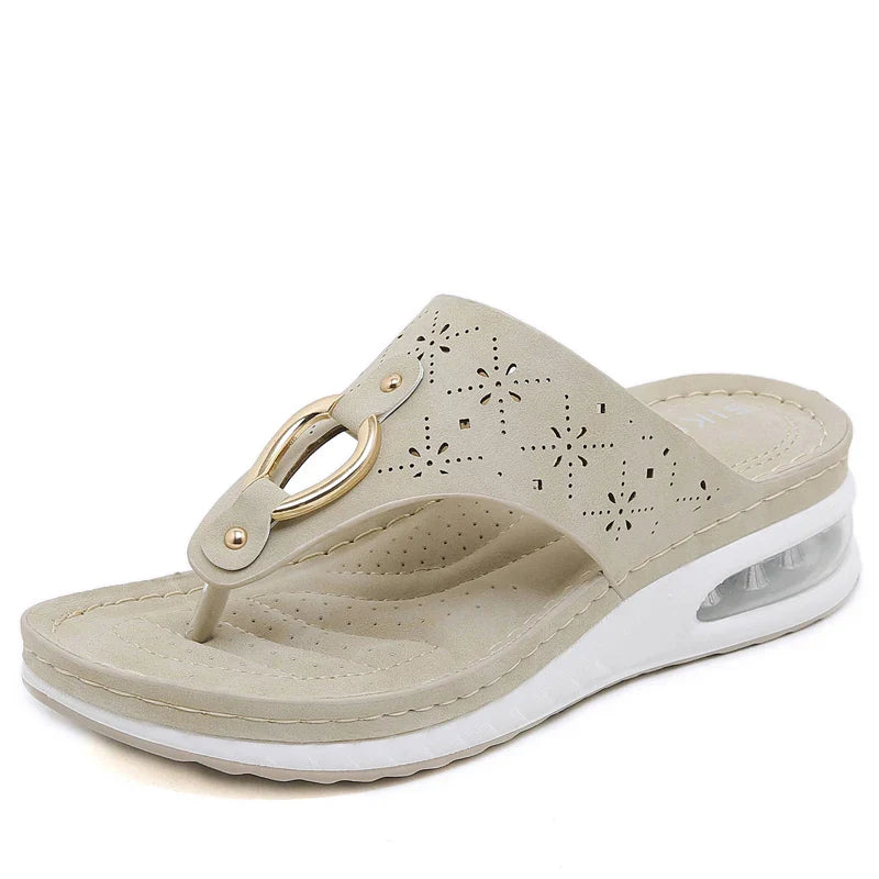 W&W - Bequeme Flip-Flops mit Keilabsatz und Luftpolster