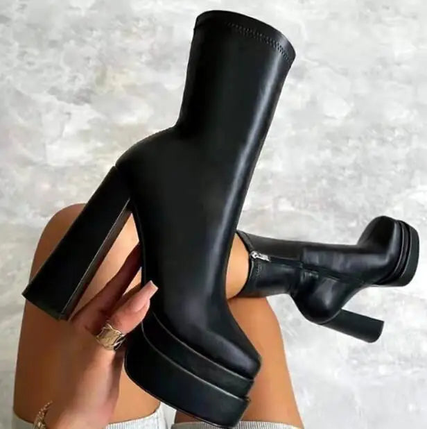 WW | Elegante Plateaustiefel mit seitlichem Reißverschluss