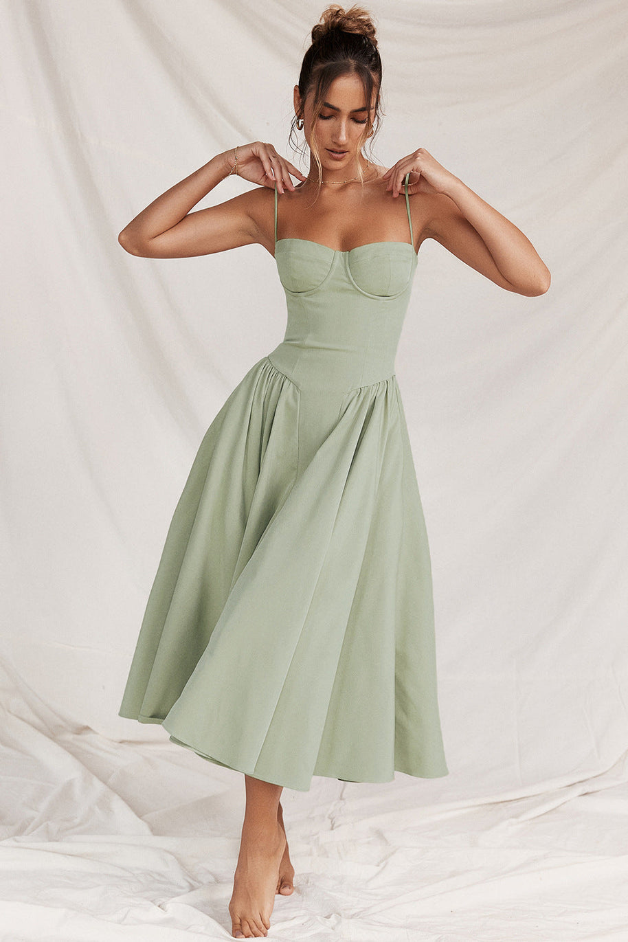 WW | Taillenformendes Sommerkleid