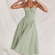 WW | Taillenformendes Sommerkleid