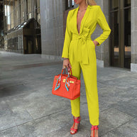 Damen Jumpsuit mit aufgeknöpftem V-Ausschnitt und tailliertem Design WW