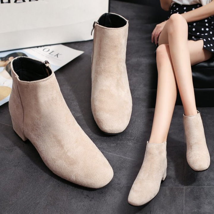 Damen Stiefeletten mit samtigem Obermaterial und komfortablem Blockabsatz W&W Mode