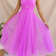 Feminines Sommerkleid mit fließendem Rock & eleganter Silhouette