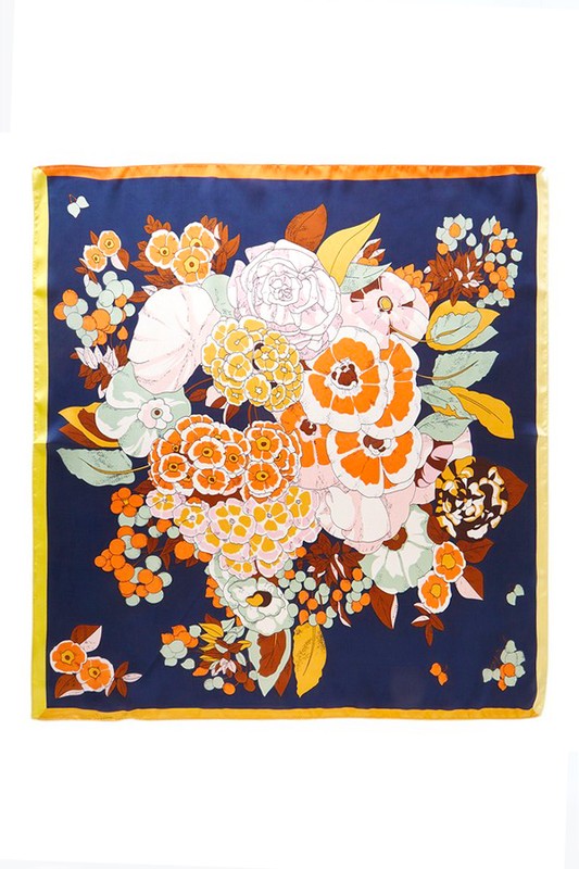 WW | Seidentuch mit Blumenmuster und Quadratform