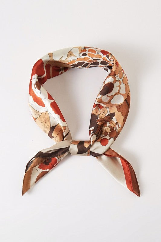 WW | Seidentuch mit Blumenmuster und Quadratform
