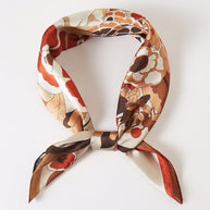 WW | Seidentuch mit Blumenmuster und Quadratform